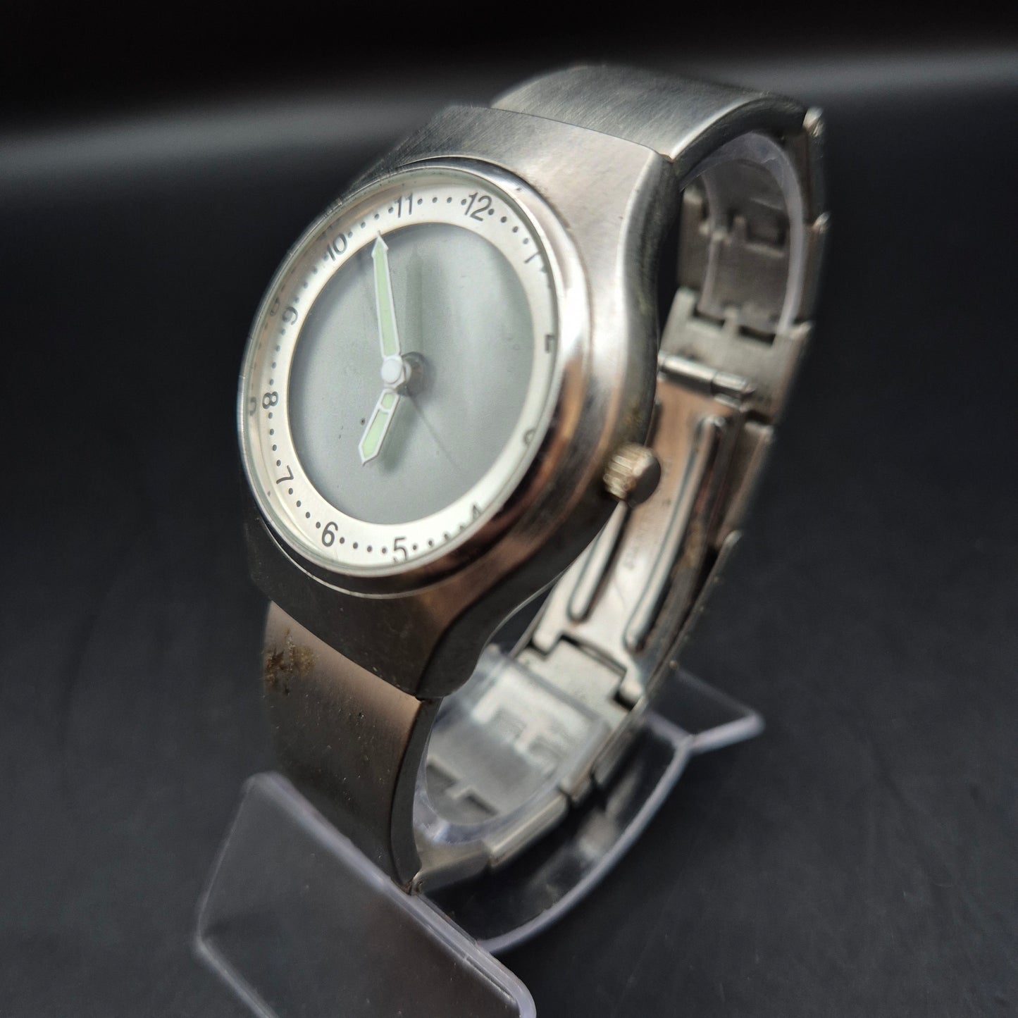 Stilvolle Herren Uhr aus Edelstahl – Schlichtes Design mit dunklem Zifferblatt