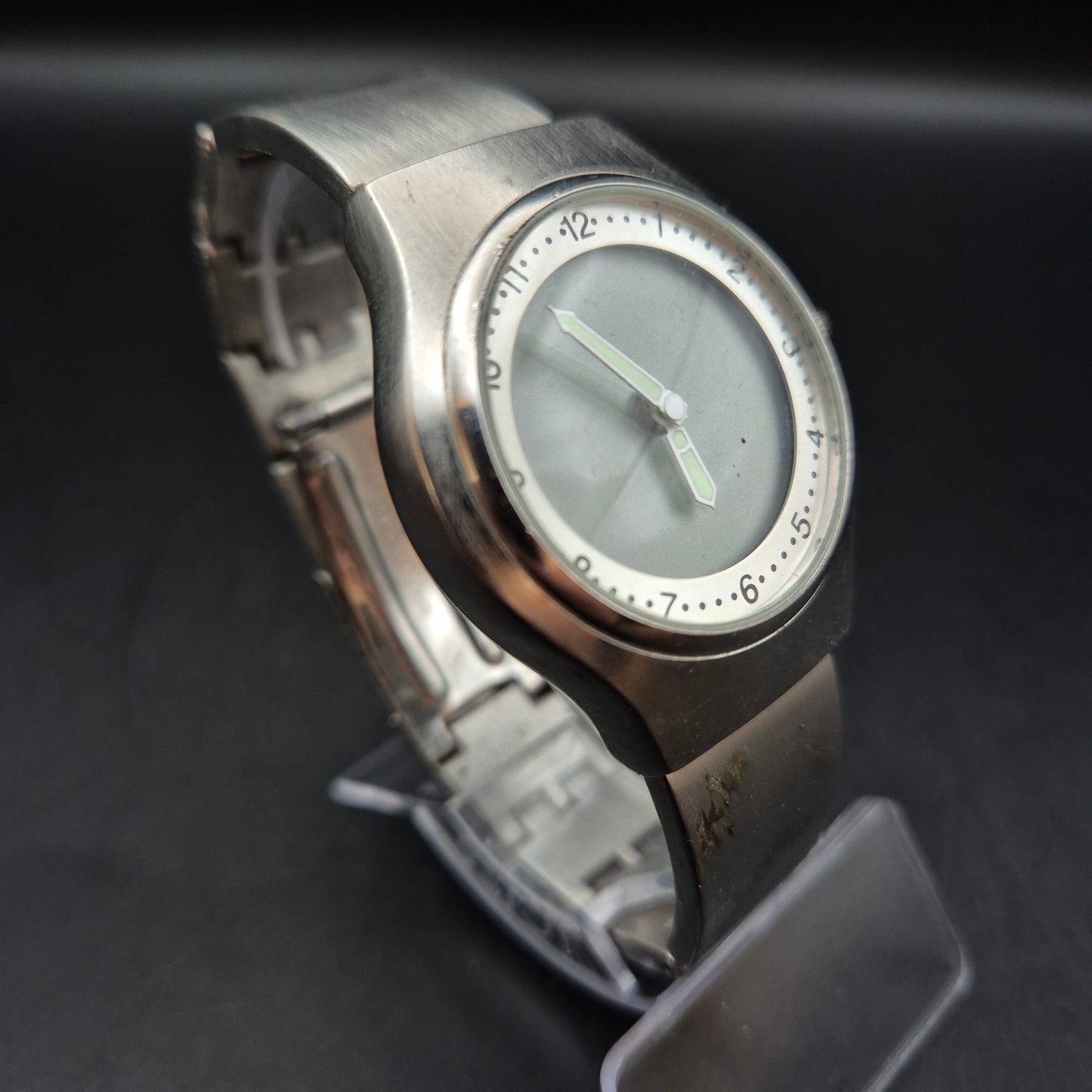 Stilvolle Herren Uhr aus Edelstahl – Schlichtes Design mit dunklem Zifferblatt