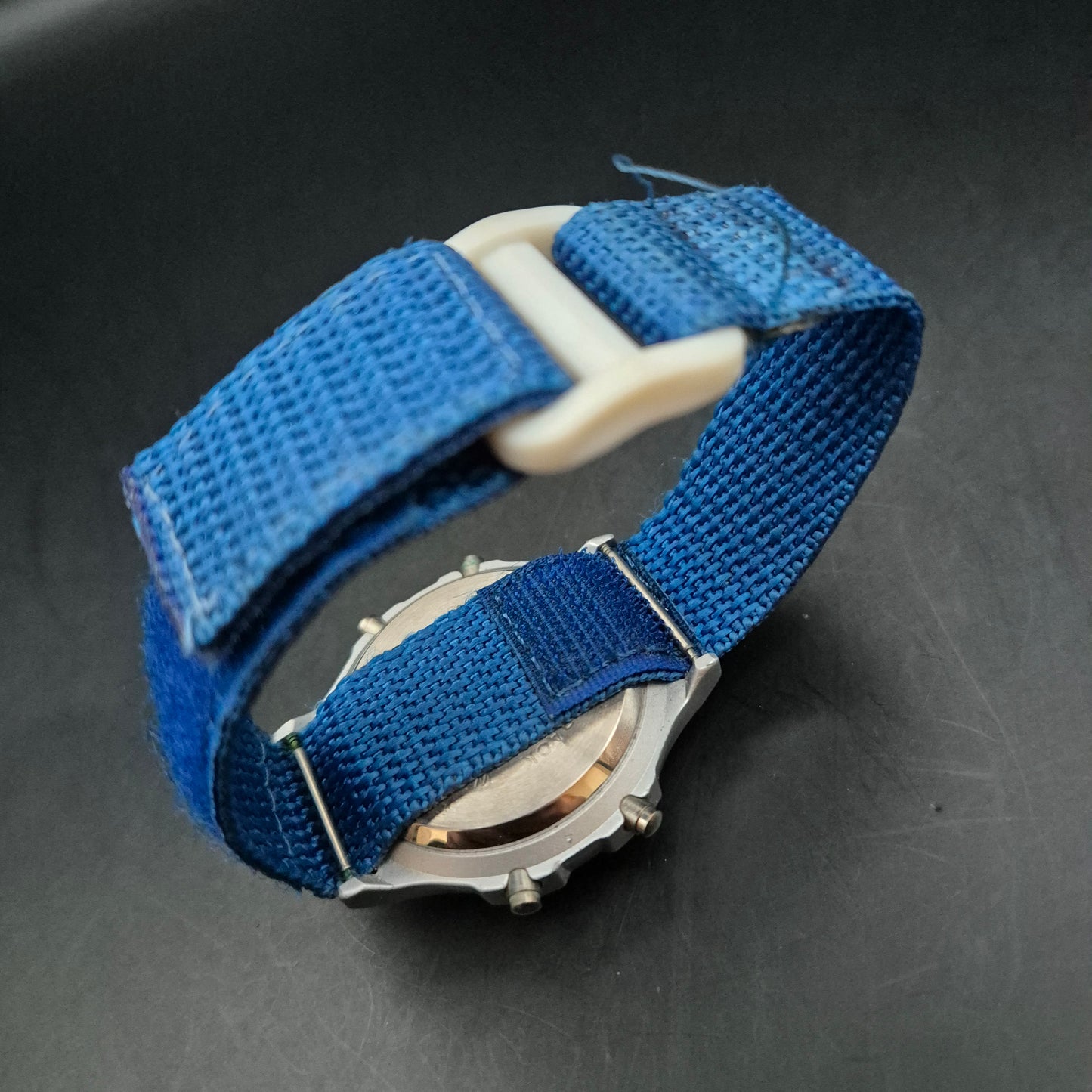 Sportliche Worldtime Herren Uhr – Digitaluhr mit blauem Stoffarmband