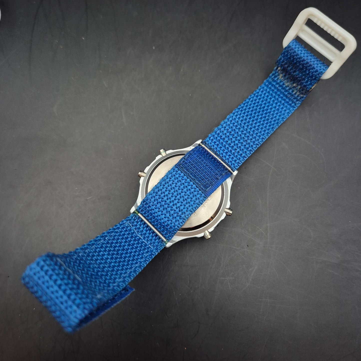 Sportliche Worldtime Herren Uhr – Digitaluhr mit blauem Stoffarmband