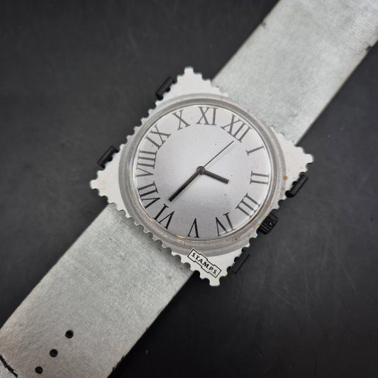 Ausgefallene S.T.A.M.P.S Damen Uhr – Vintage-Design im Briefmarkenstil