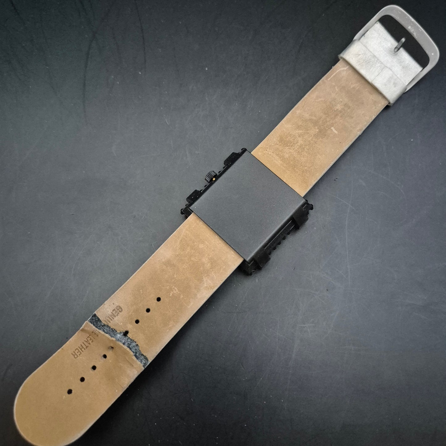 Ausgefallene S.T.A.M.P.S Damen Uhr – Vintage-Design im Briefmarkenstil