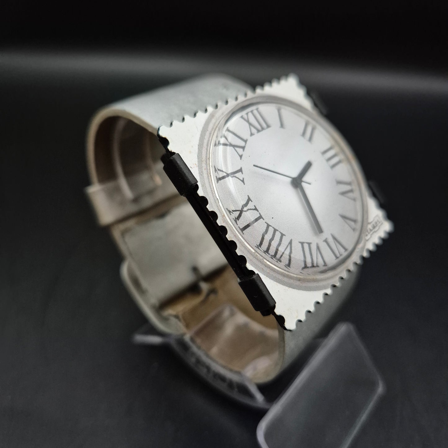 Ausgefallene S.T.A.M.P.S Damen Uhr – Vintage-Design im Briefmarkenstil