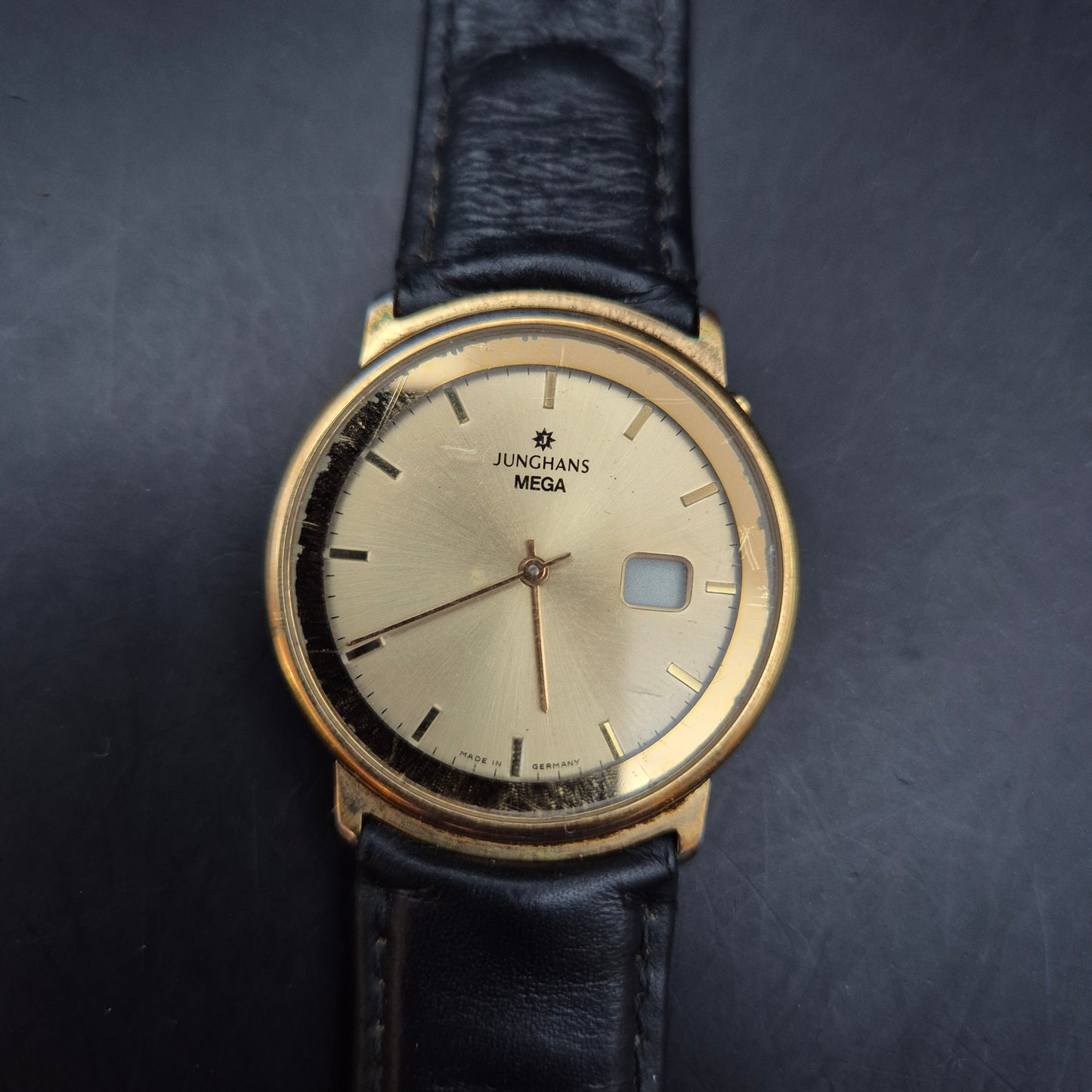 Junghans Mega Herren Uhr – Goldene Funkuhr im klassischen Stil (defekt)