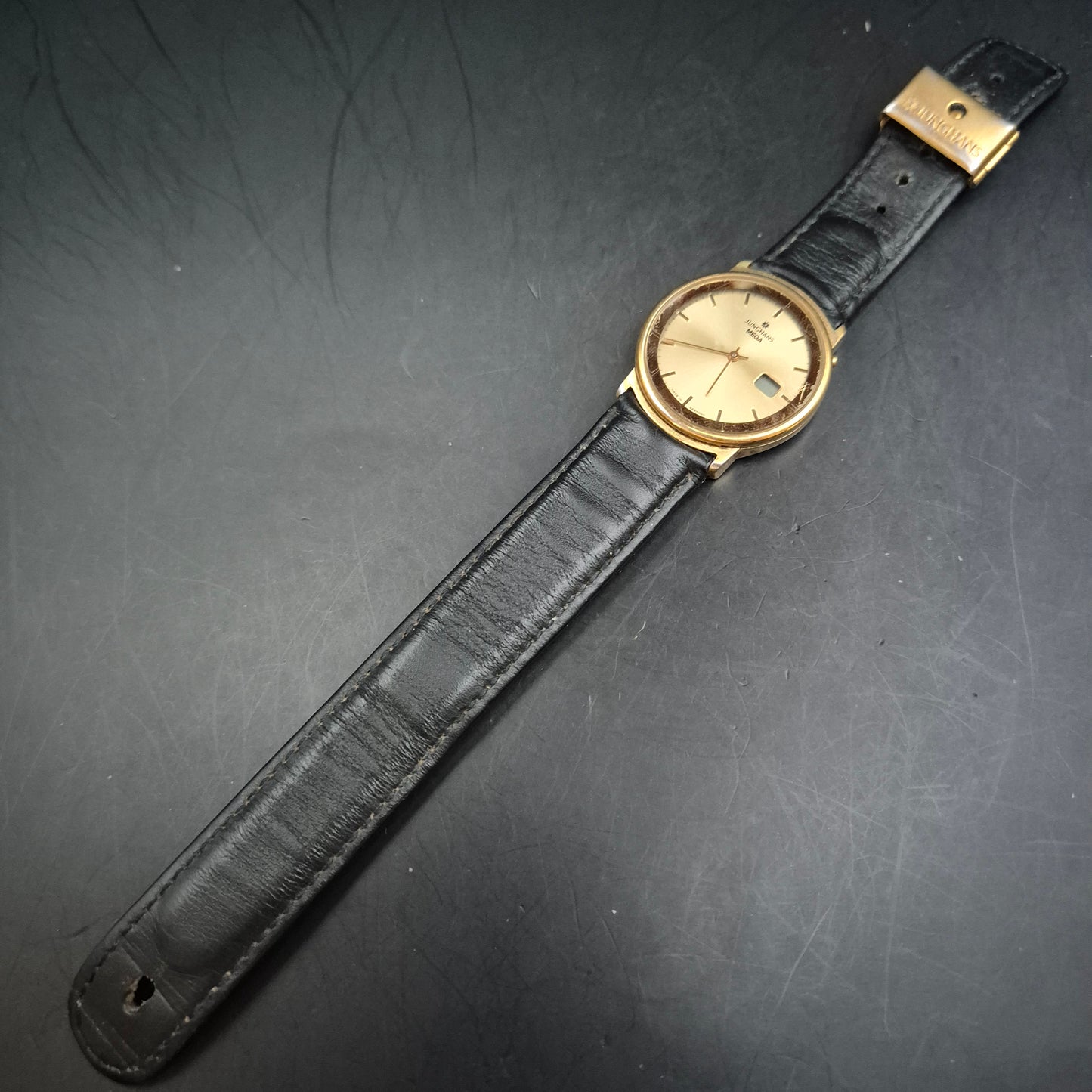 Junghans Mega Herren Uhr – Goldene Funkuhr im klassischen Stil (defekt)