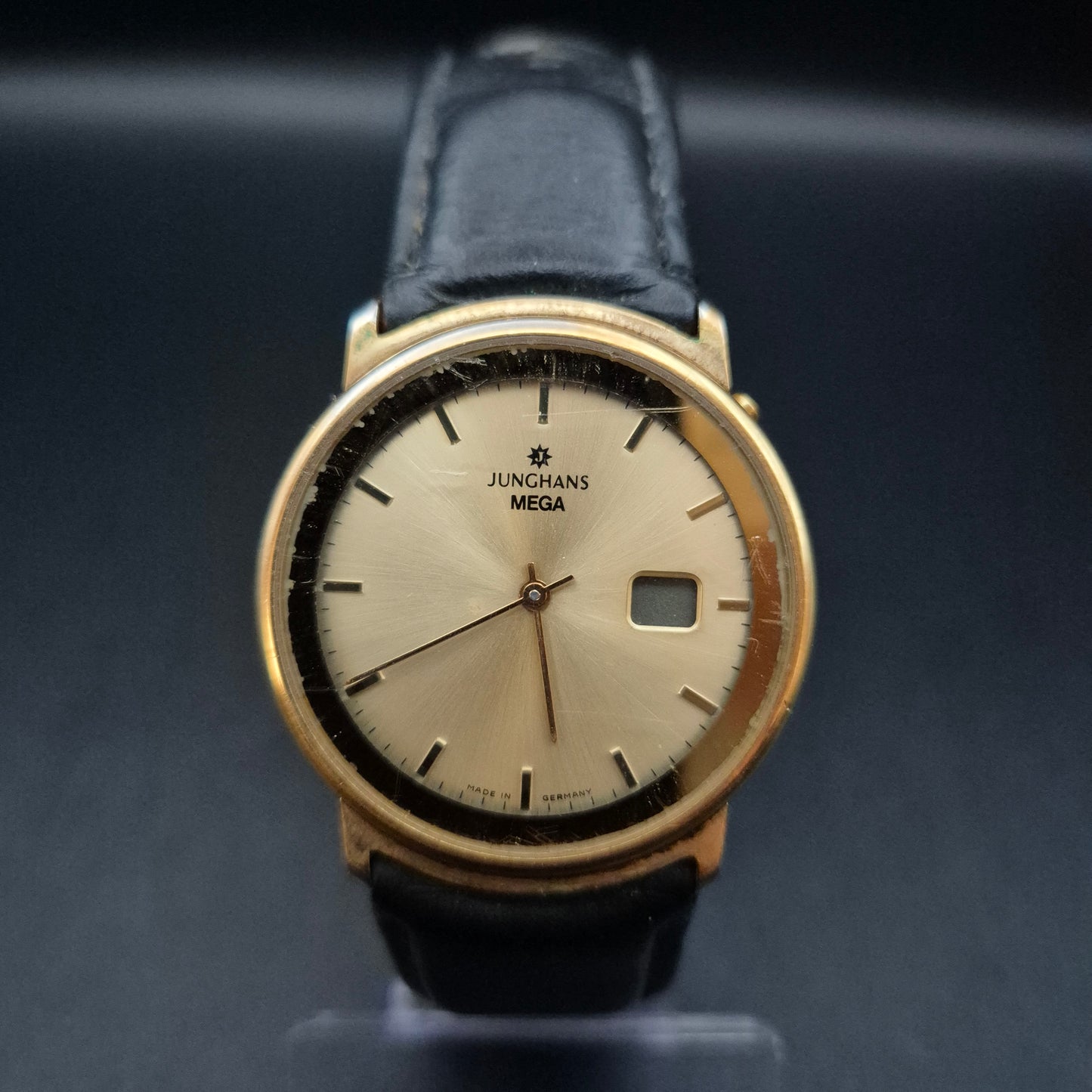 Junghans Mega Herren Uhr – Goldene Funkuhr im klassischen Stil (defekt)
