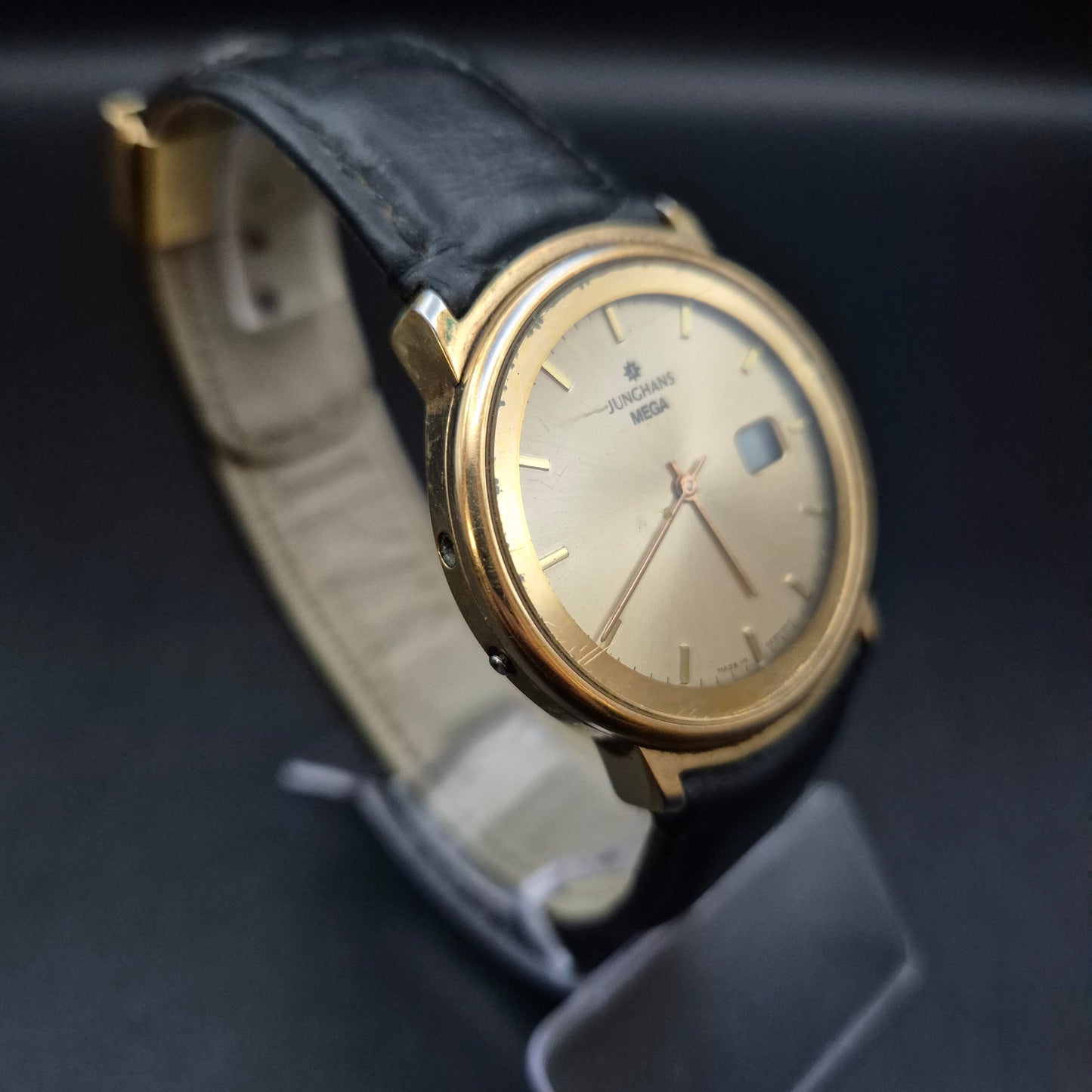 Junghans Mega Herren Uhr – Goldene Funkuhr im klassischen Stil (defekt)