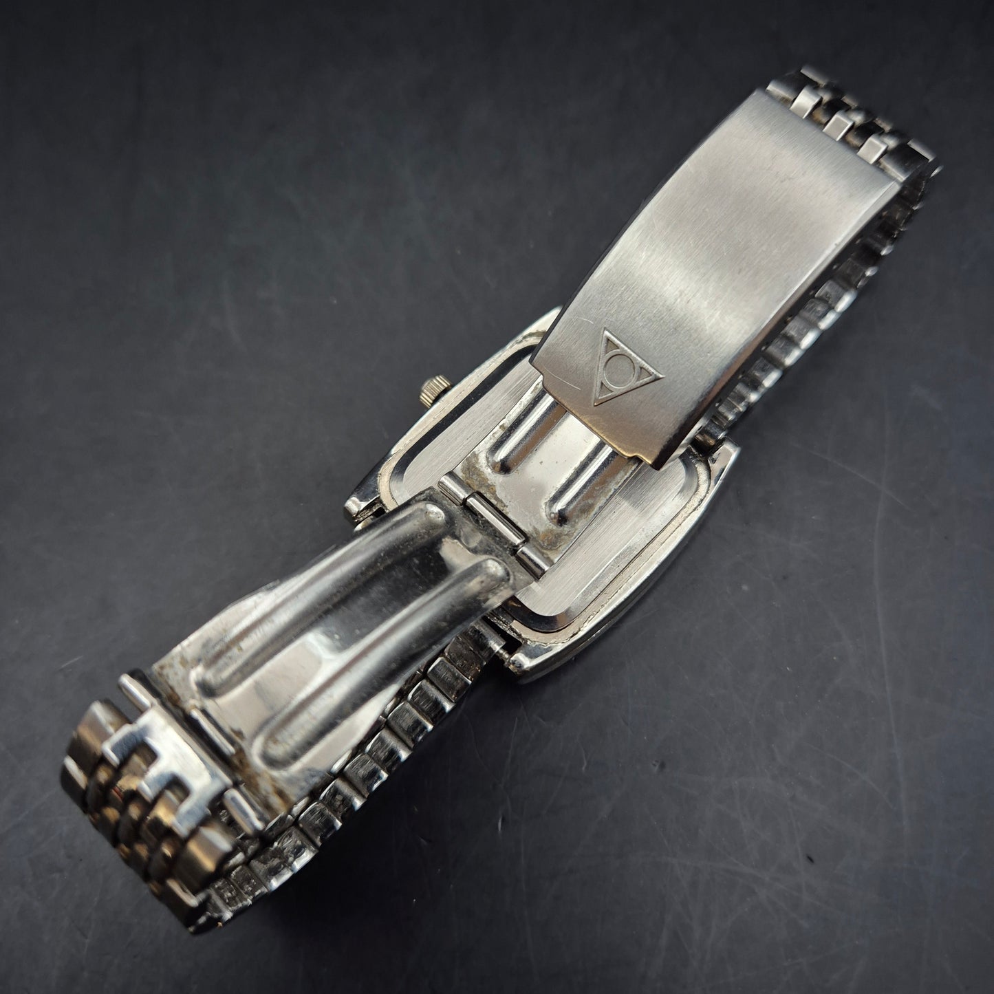 Glamouröse Damen Uhr mit Strassrahmen – Silberfarben und stilvoll