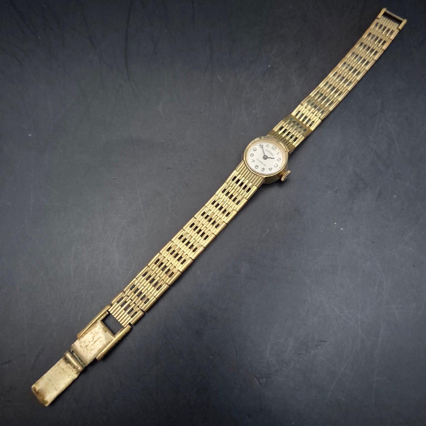 Zierliche Jufura Damen Uhr – Vintage Design mit Incabloc Stoßschutz