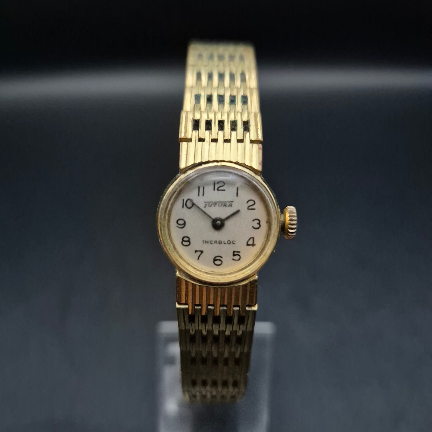 Zierliche Jufura Damen Uhr – Vintage Design mit Incabloc Stoßschutz