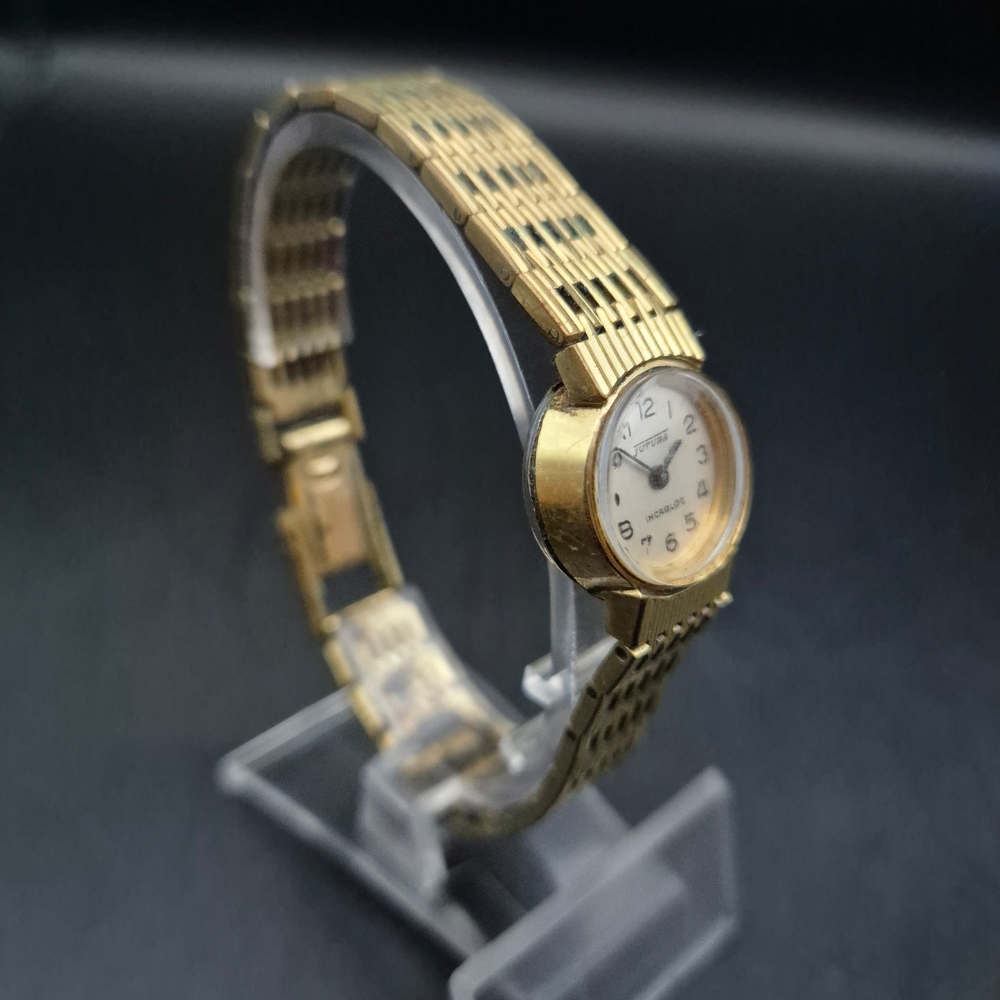 Zierliche Jufura Damen Uhr – Vintage Design mit Incabloc Stoßschutz