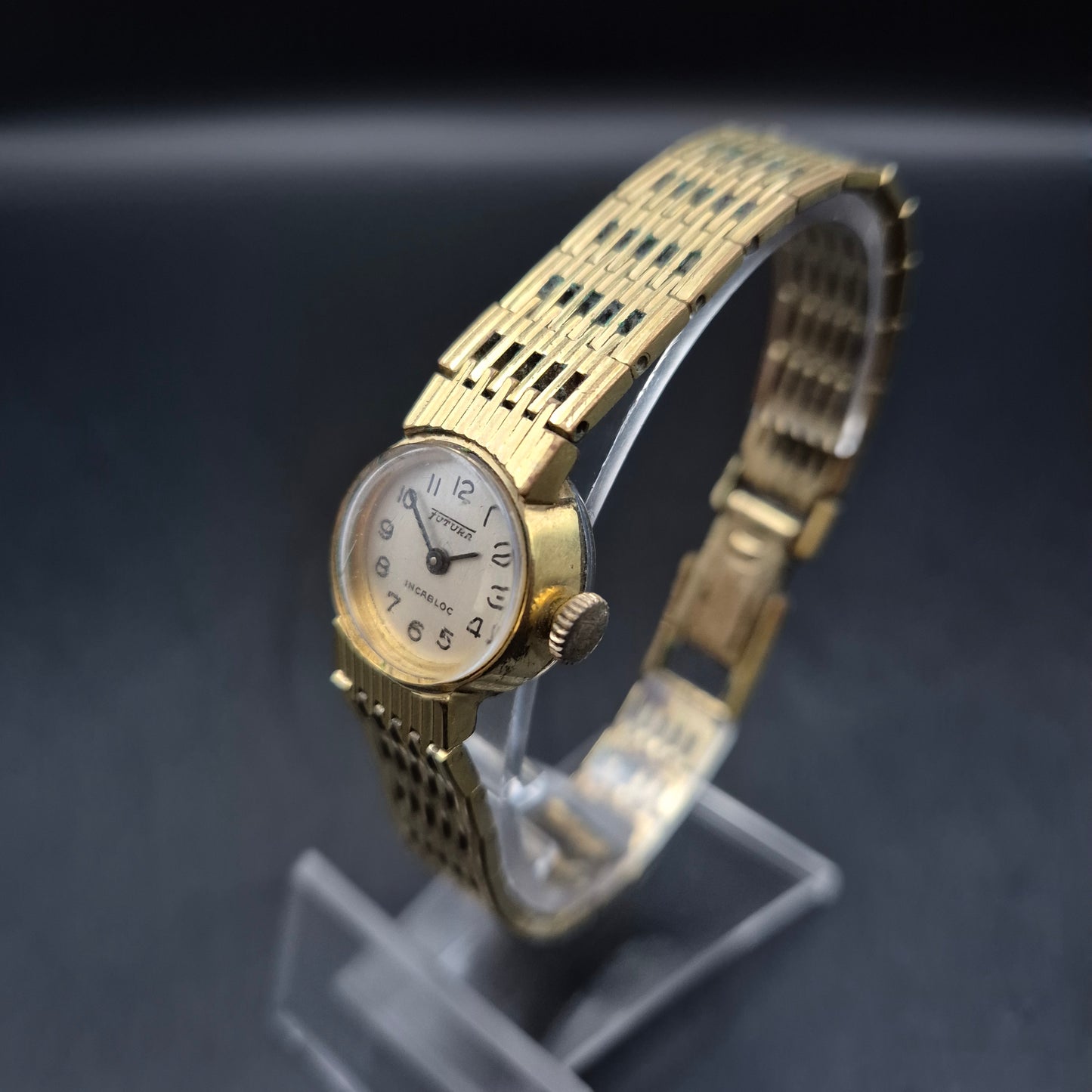 Zierliche Jufura Damen Uhr – Vintage Design mit Incabloc Stoßschutz