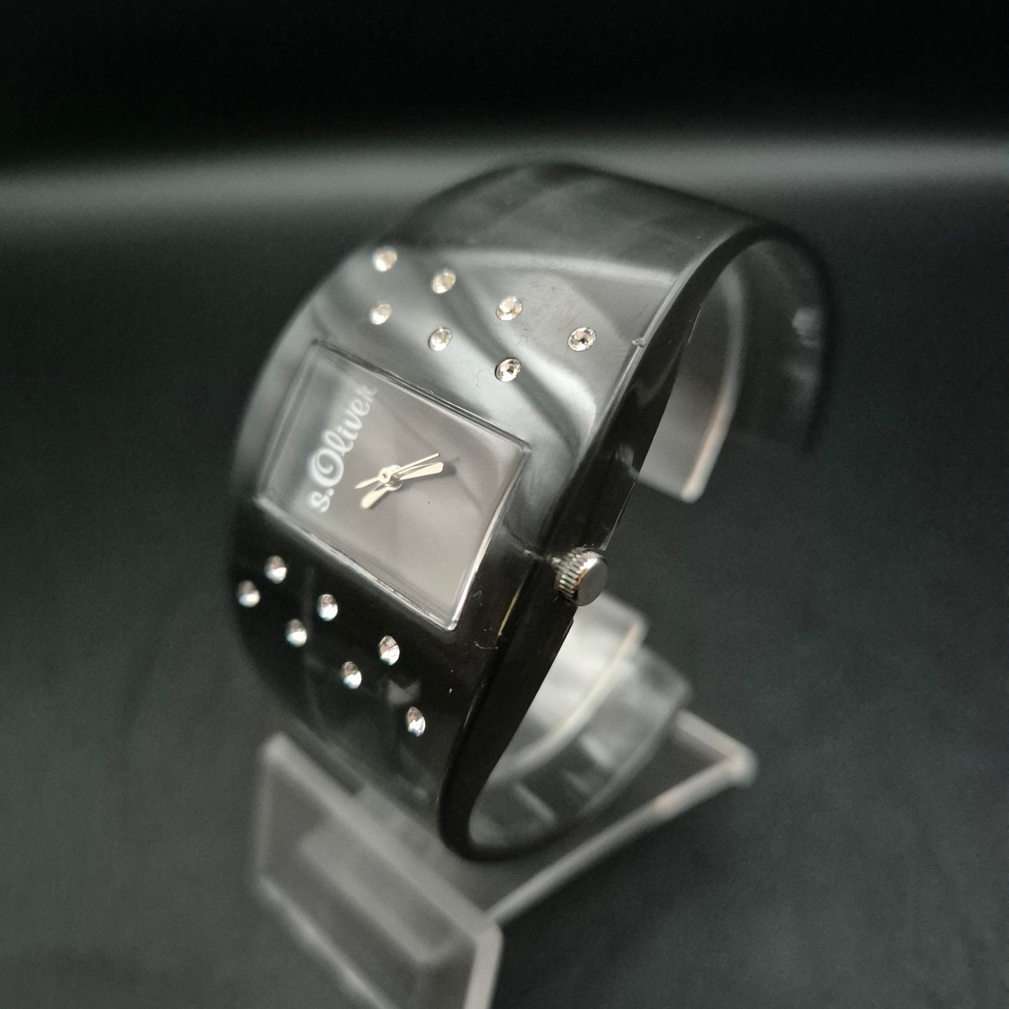 Trendige s.Oliver Damen Uhr – Schwarzes Design mit Strassakzenten