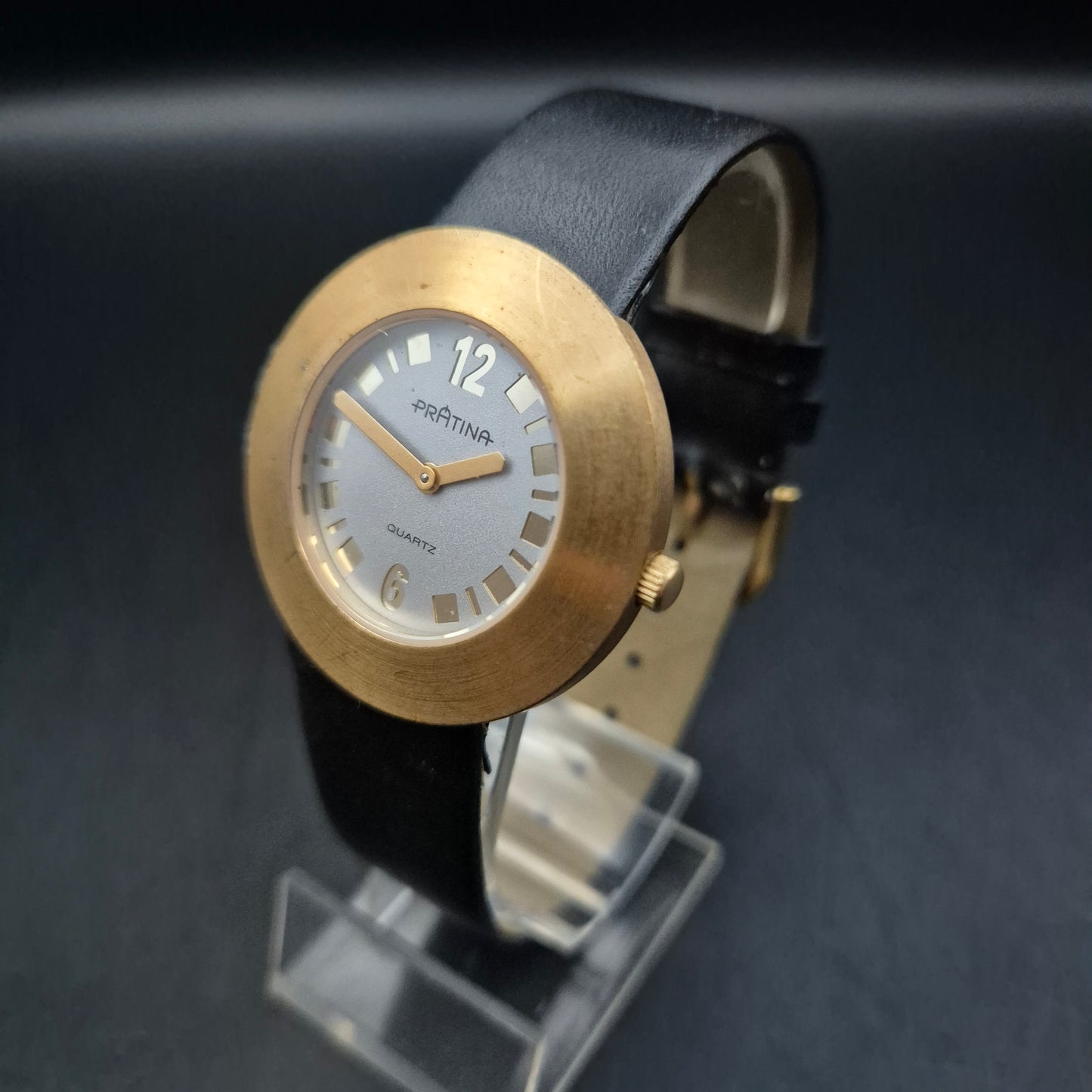 Prätina Damen Uhr – Modernes Design mit breiter Goldoptik-Lünette