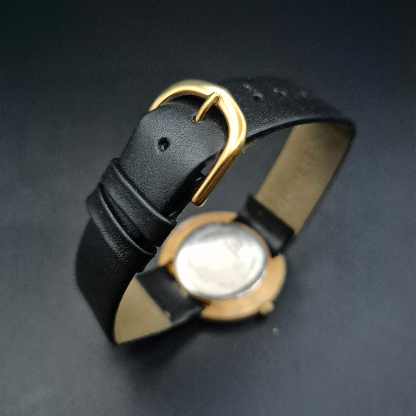 Prätina Damen Uhr – Modernes Design mit breiter Goldoptik-Lünette