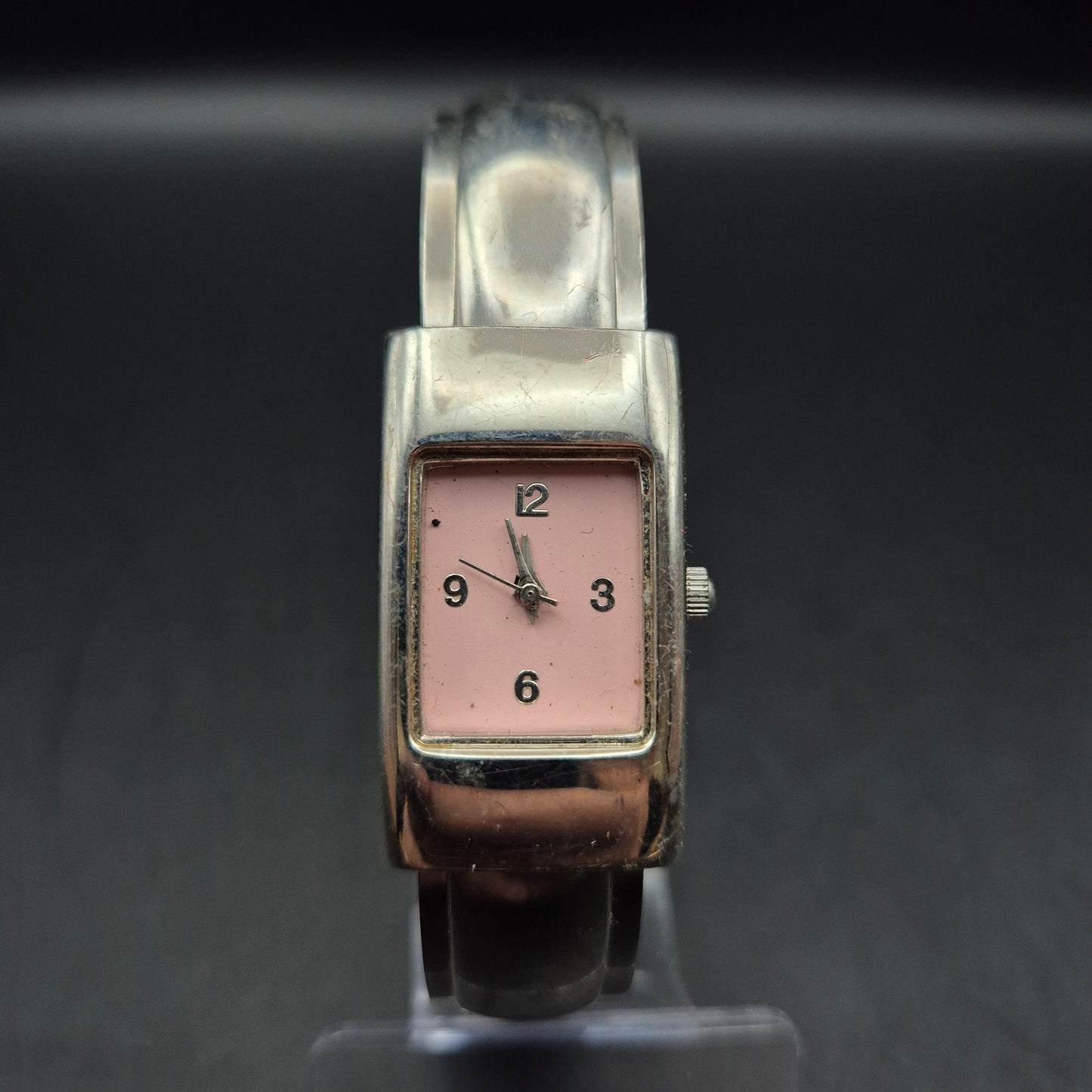 Silberfarbene Damen Uhr – Rechteckig mit rosa Zifferblatt im Retro-Stil