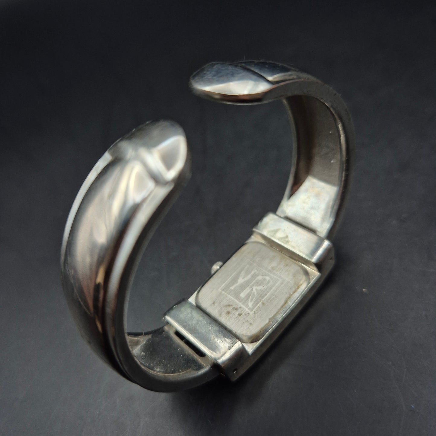 Silberfarbene Damen Uhr – Rechteckig mit rosa Zifferblatt im Retro-Stil