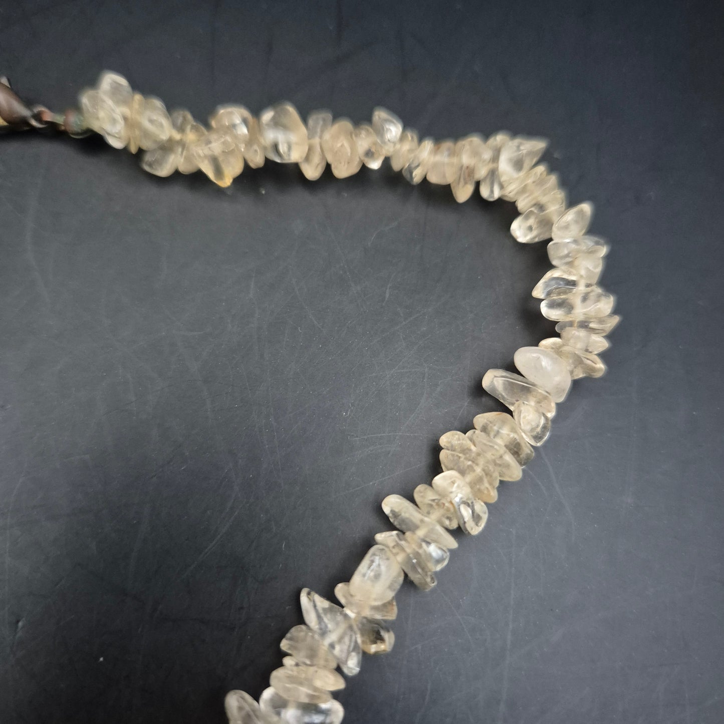 Elegante Damen Splitterkette aus hellgelbem Naturstein