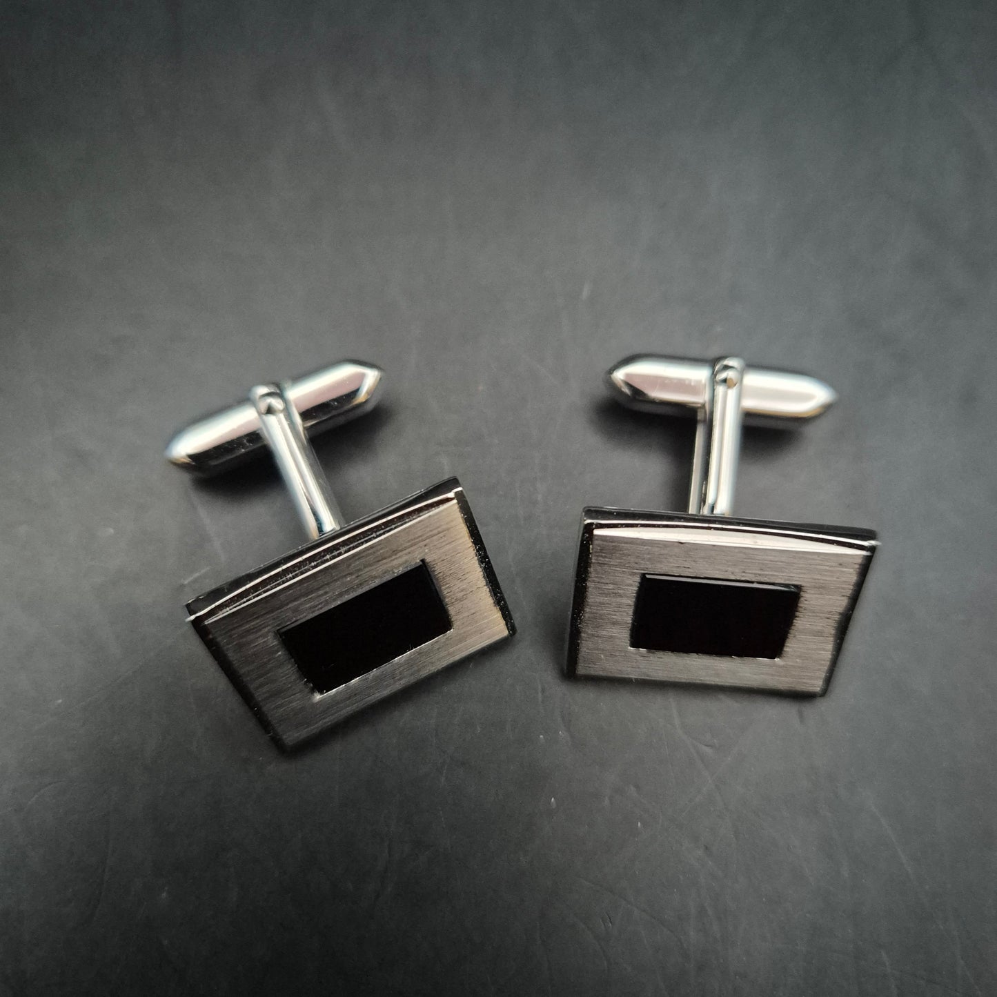 Elegante Herren Manschettenknöpfe – Rechteckig mit schwarzem Inlay
