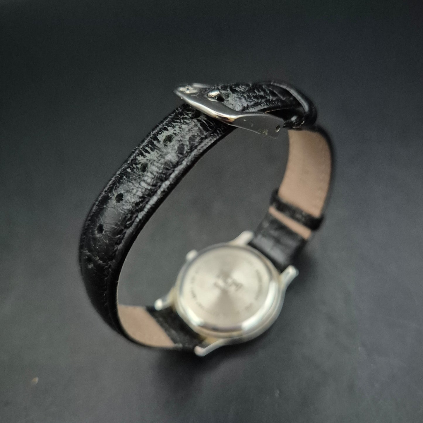 Minimalistische TCM Damen Uhr – Edelstahl Gehäuse, Lederarmband