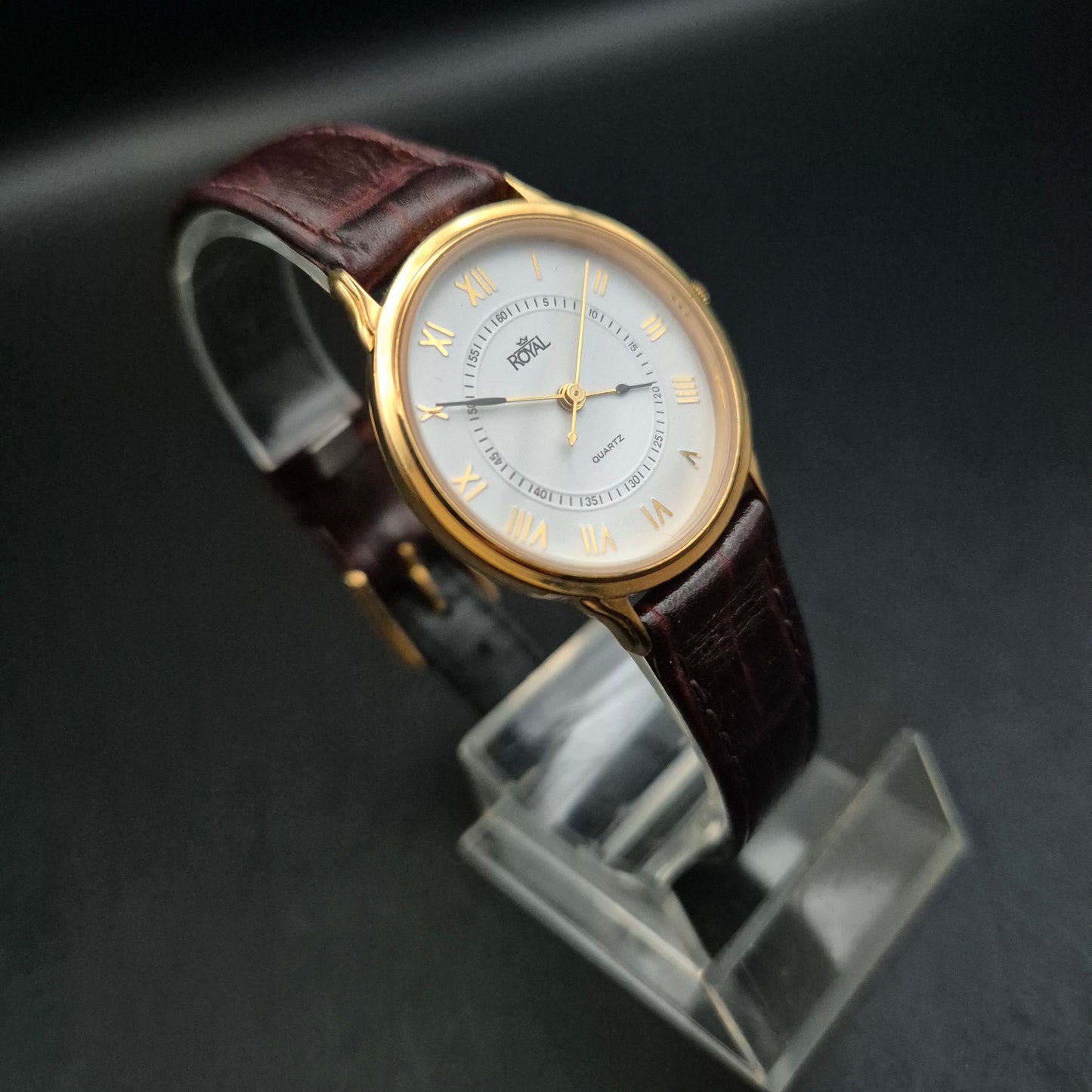 Elegante Royal Damen Uhr – Goldfarben mit römischen Ziffern
