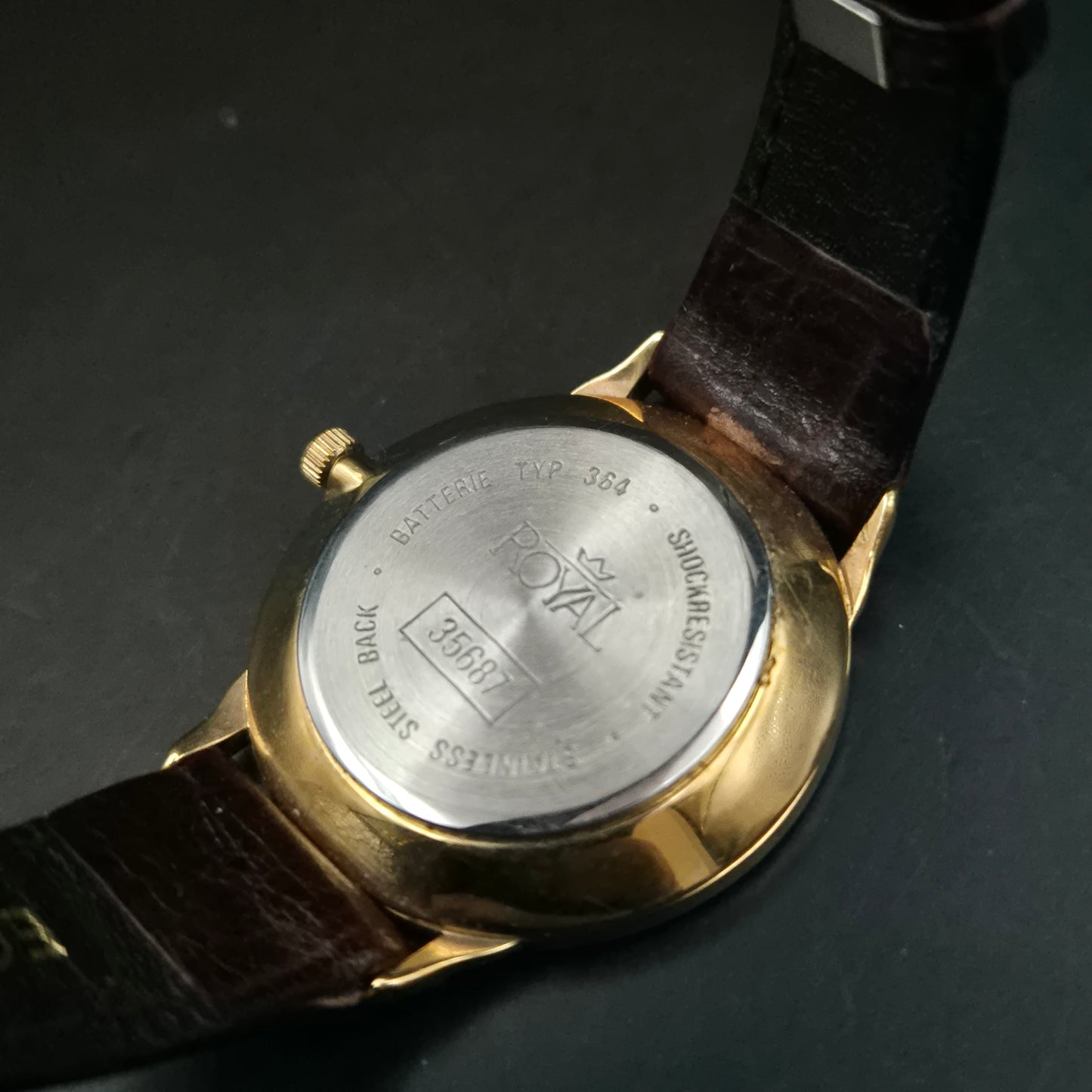 Elegante Royal Damen Uhr – Goldfarben mit römischen Ziffern