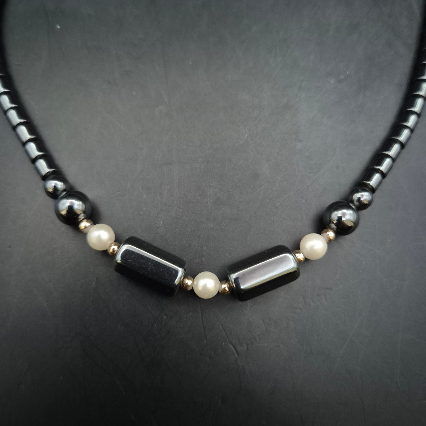 Elegante Damen Kette – Glänzender Hämatit kombiniert mit Perlen