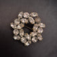 Vintage Damen Brosche – Blumenkranz mit großen Strass-Steinen