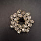 Vintage Damen Brosche – Blumenkranz mit großen Strass-Steinen