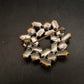 Vintage Damen Brosche – Blumenkranz mit großen Strass-Steinen