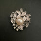 Elegante Vintage Brosche – Blätterkranz mit Perle und Strass