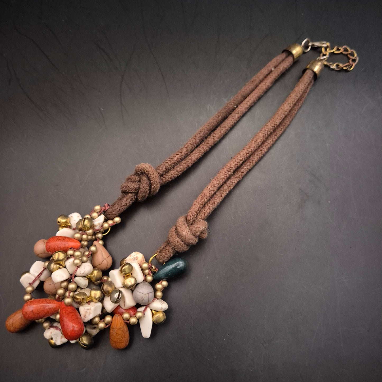 Statement-Kette Damen – Ethno-Boho-Stil mit Natursteinen