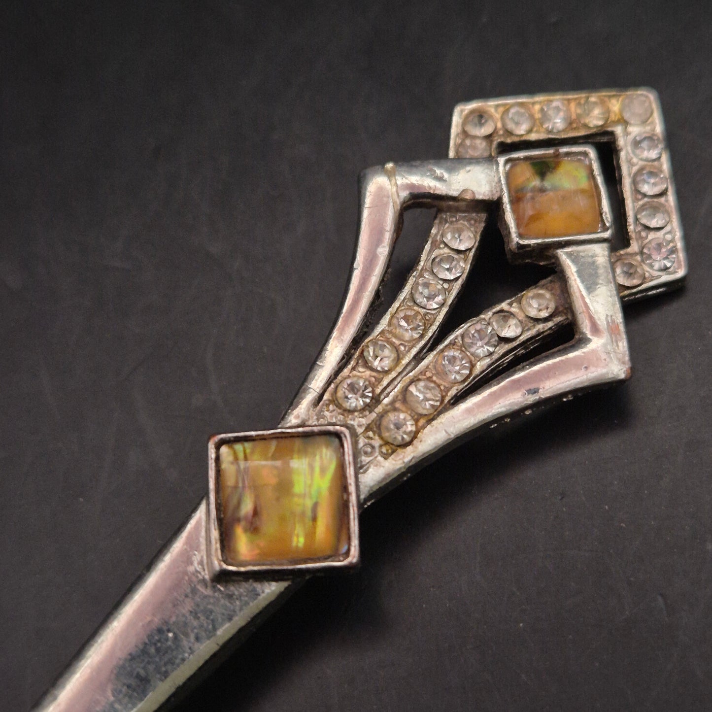 Schlanke Vintage Brosche – Art-Déco-Stil mit Strass & Stein-Akzenten