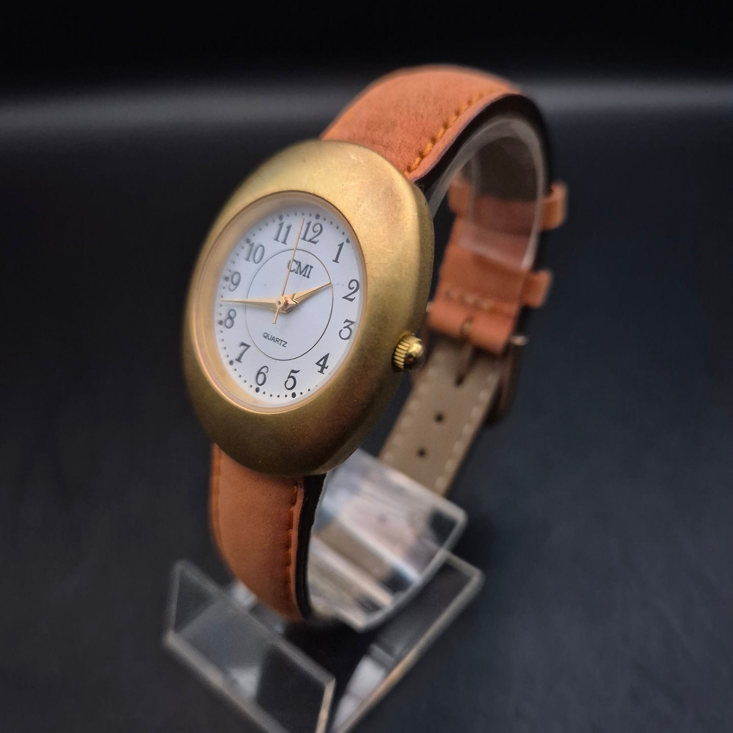 Ovale CMI Damen Uhr – Mattgold und hellbraunes Lederband