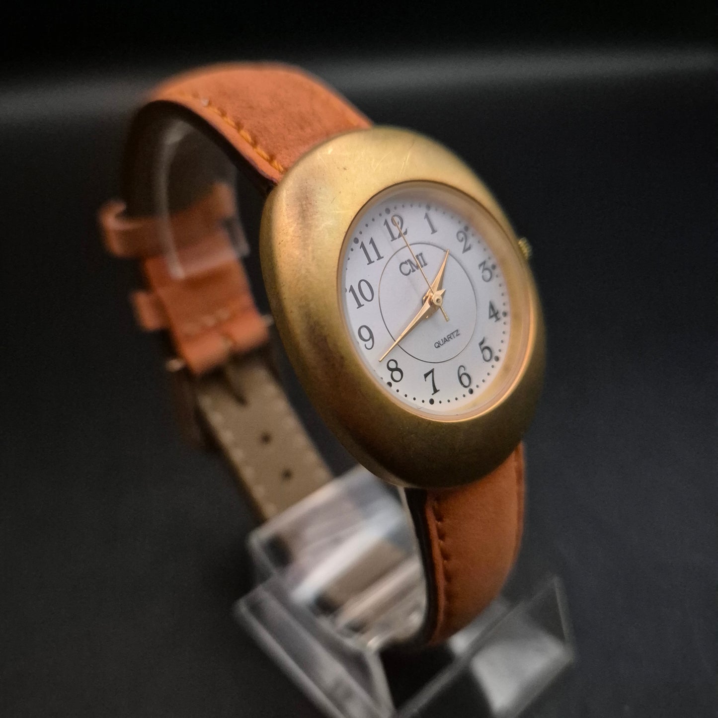 Ovale CMI Damen Uhr – Mattgold und hellbraunes Lederband