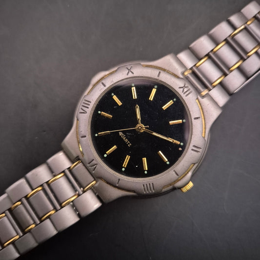 Sportliche Herren Uhr – Bi-Color Titan-Optik mit goldenen Akzenten