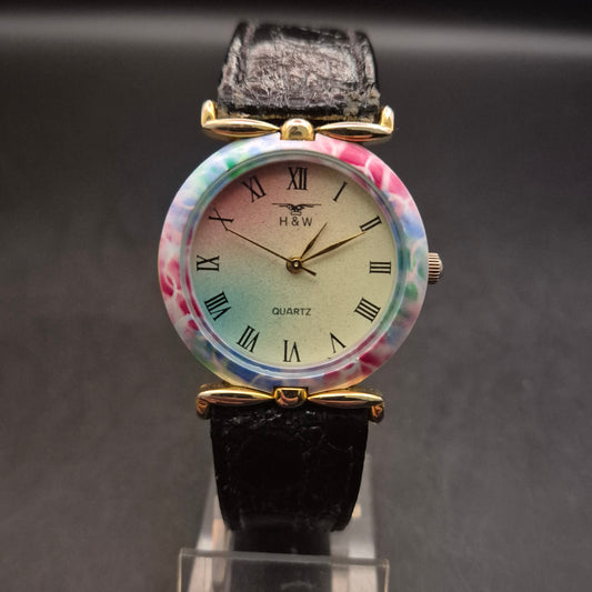 H&W Damen Uhr – Buntes Marmor-Gehäuse & Lederband