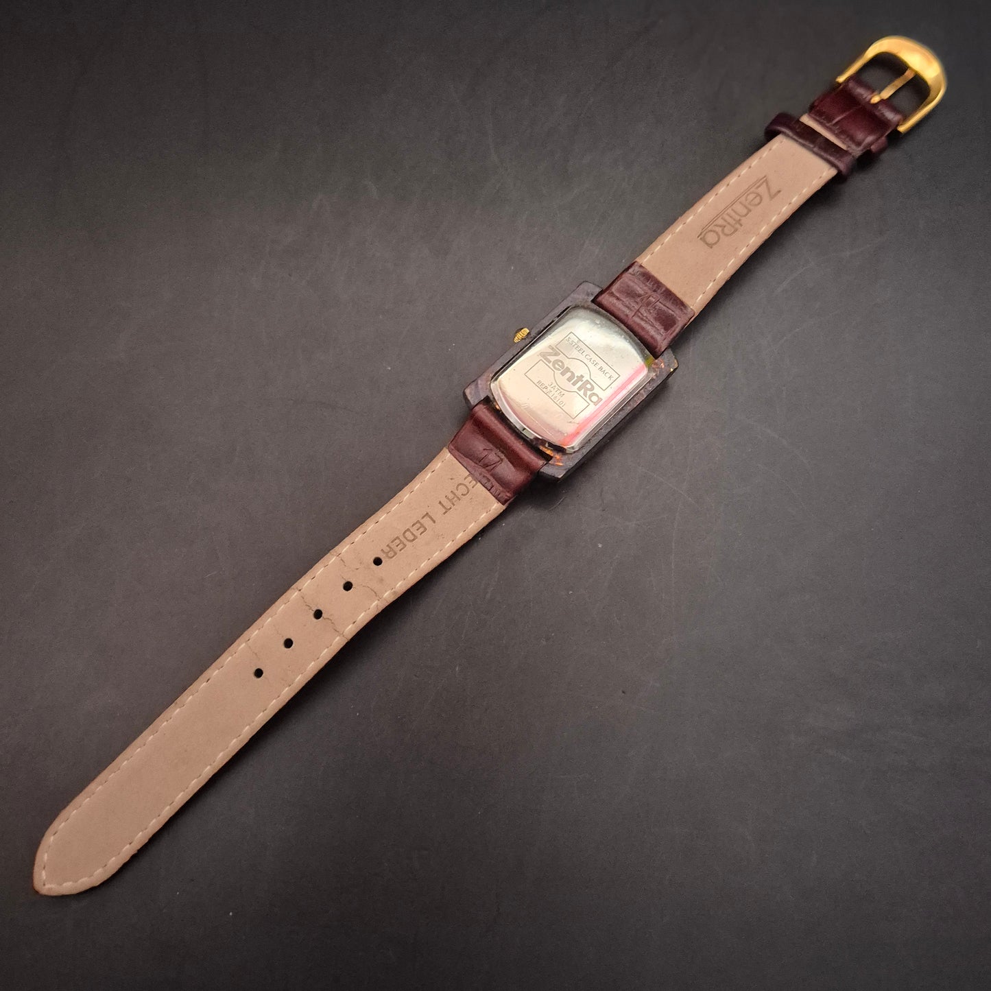 ZentRa Damen Uhr – Rechteckig, Rustikale Patina & Kroko-Lederband