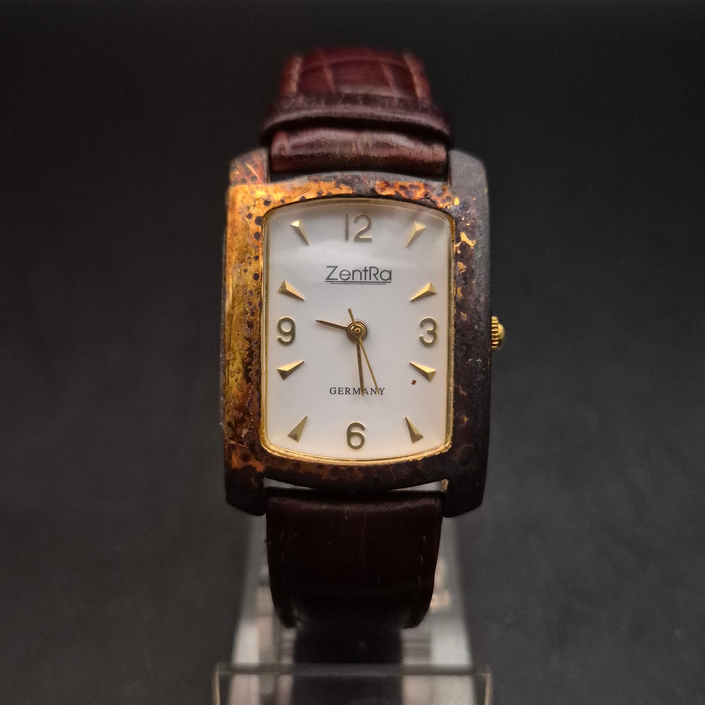 ZentRa Damen Uhr – Rechteckig, Rustikale Patina & Kroko-Lederband