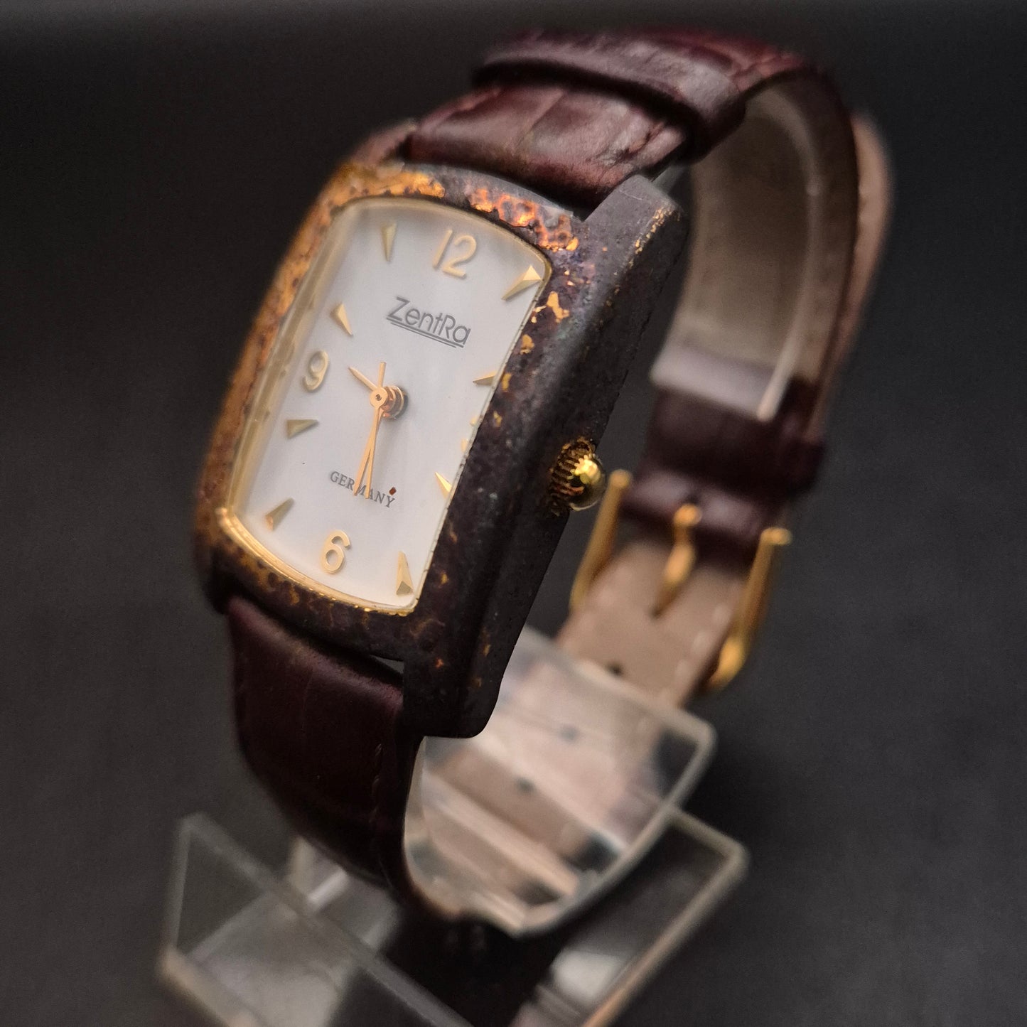 ZentRa Damen Uhr – Rechteckig, Rustikale Patina & Kroko-Lederband