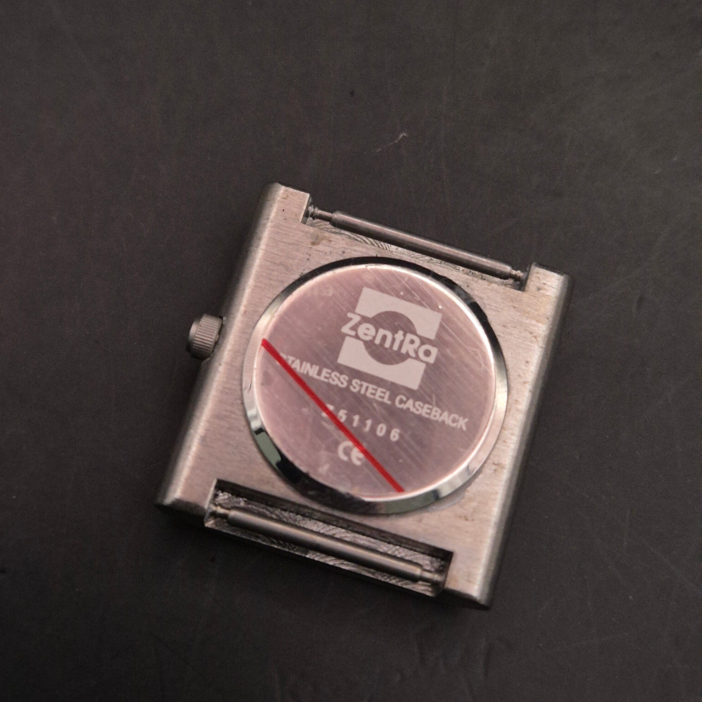 ZentRa Design Uhr – Gebürstetes Metallgehäuse, Zifferblatt Dunkelblau