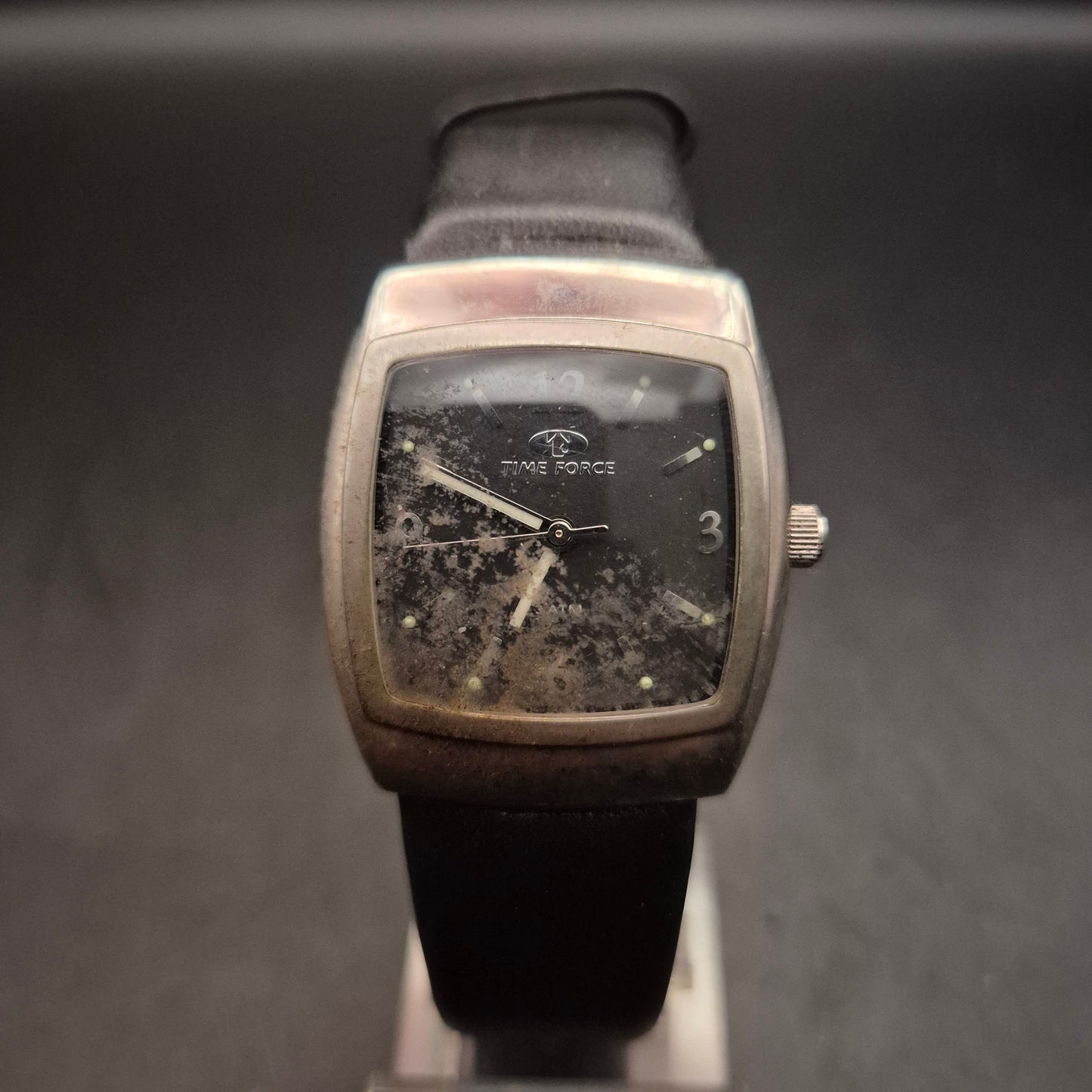 Time Force Damen Uhr – Tonneau Gehäuse mit Schwarzem Lederband