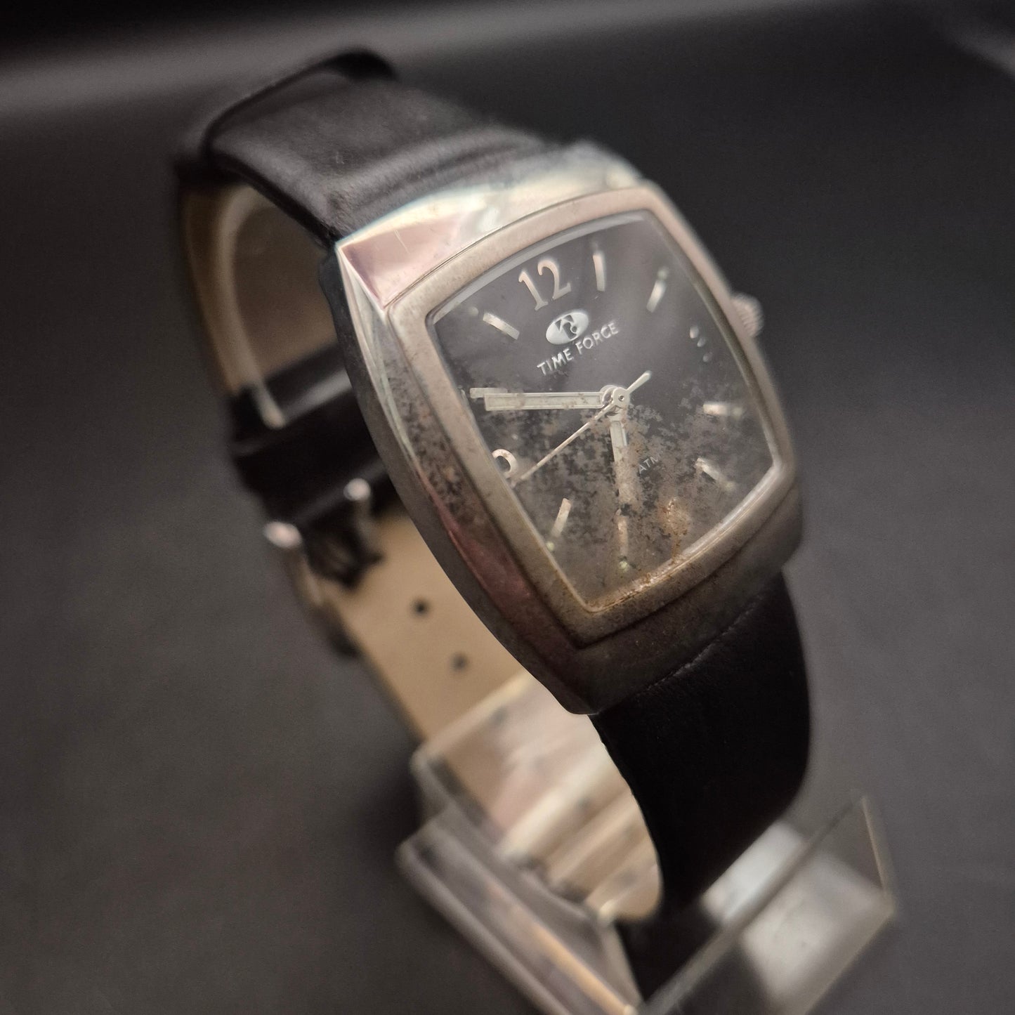 Time Force Damen Uhr – Tonneau Gehäuse mit Schwarzem Lederband