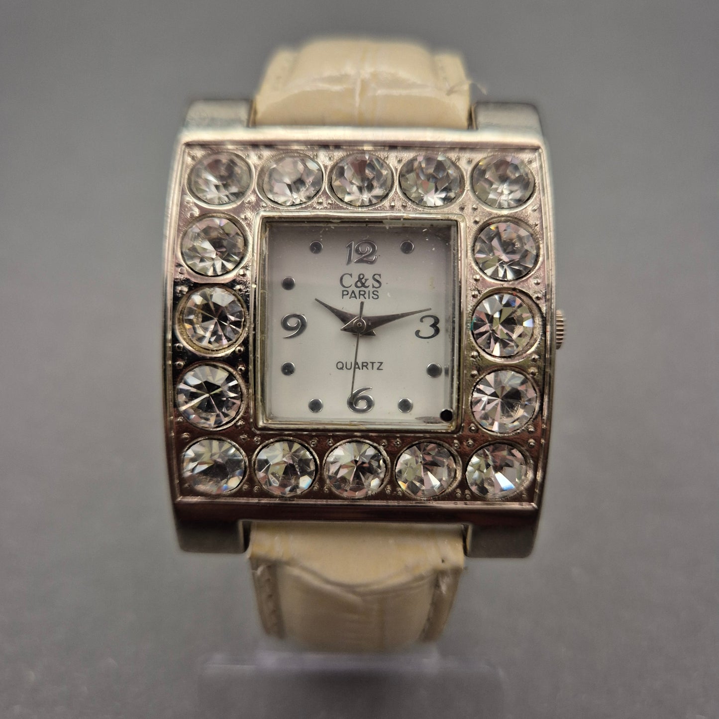 Elegante Damen Uhr von C&S Paris mit Kristallbesatz