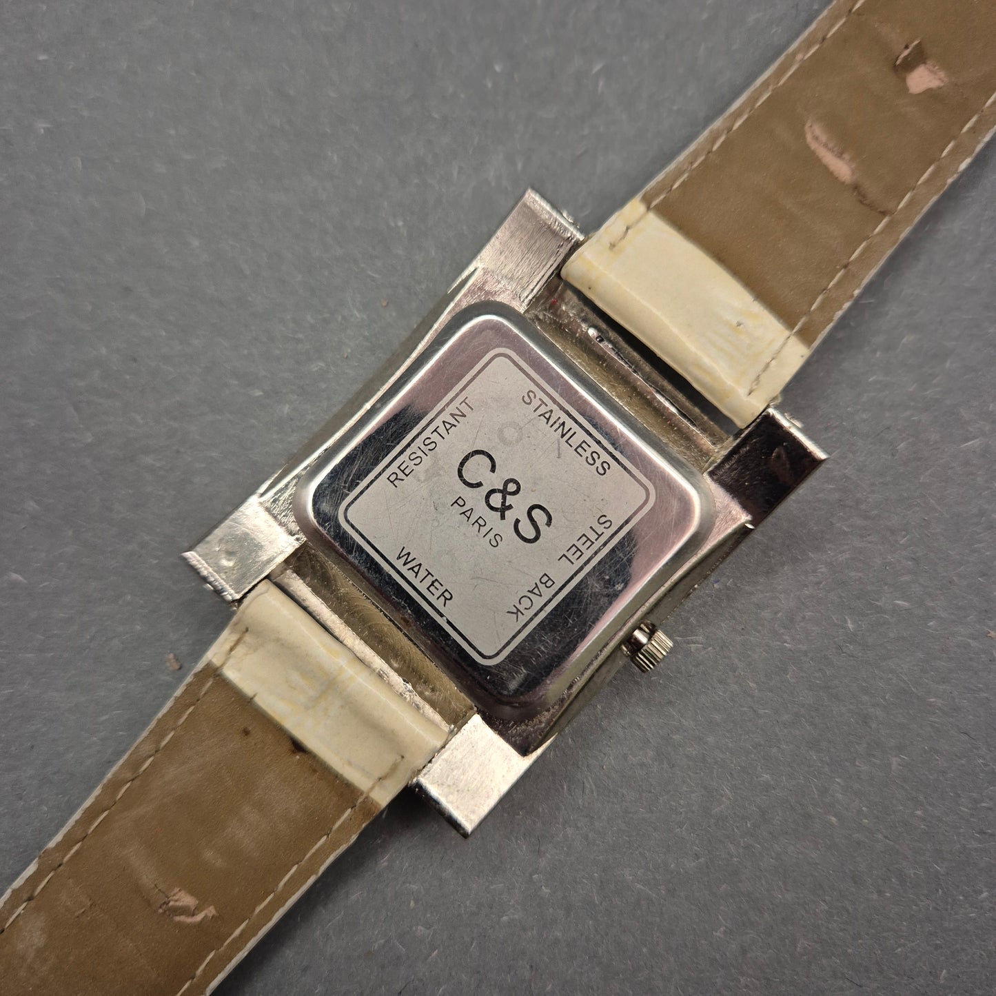Elegante Damen Uhr von C&S Paris mit Kristallbesatz