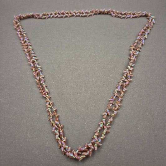 Kurze rosa Perlenkette mit irisierendem Glanz – ca. 35 cm