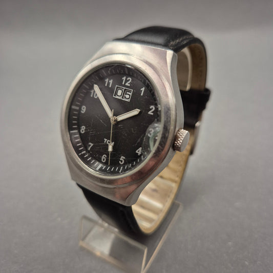 Robuste TCM Herren Uhr mit Datumsanzeige und schwarzem Zifferblatt