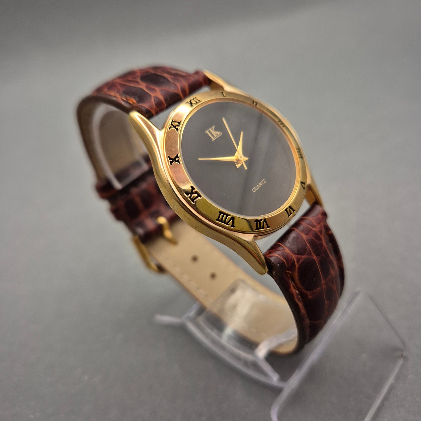 Klassische IK Herren Uhr – Goldoptik mit römischen Ziffern