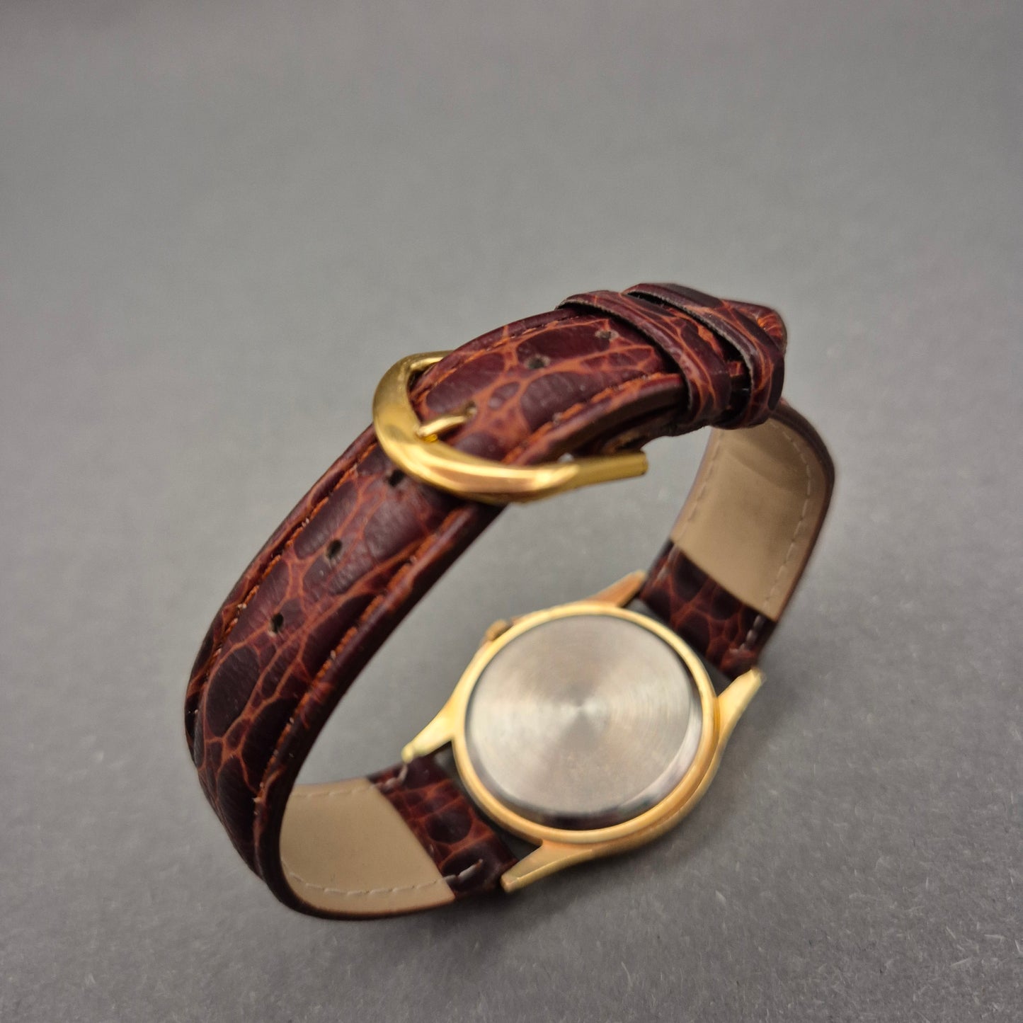 Klassische IK Herren Uhr – Goldoptik mit römischen Ziffern