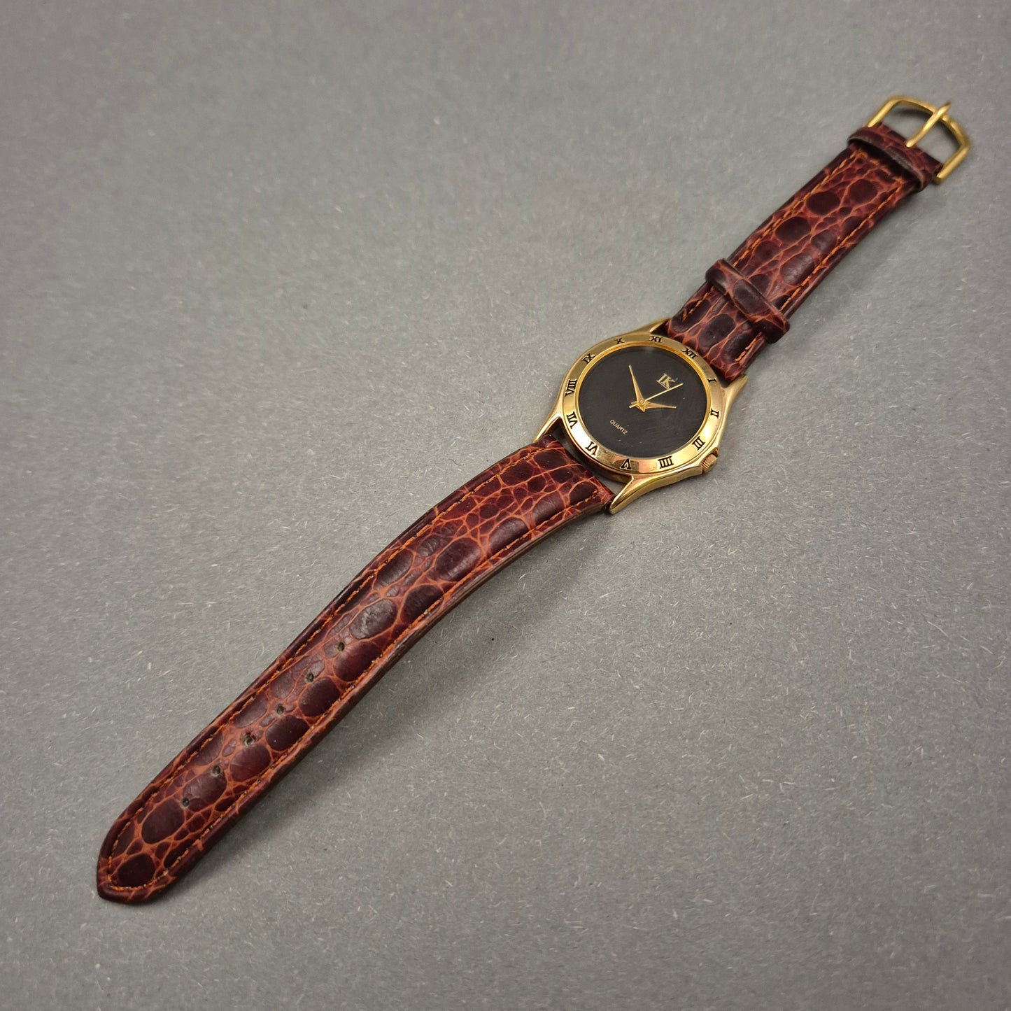 Klassische IK Herren Uhr – Goldoptik mit römischen Ziffern